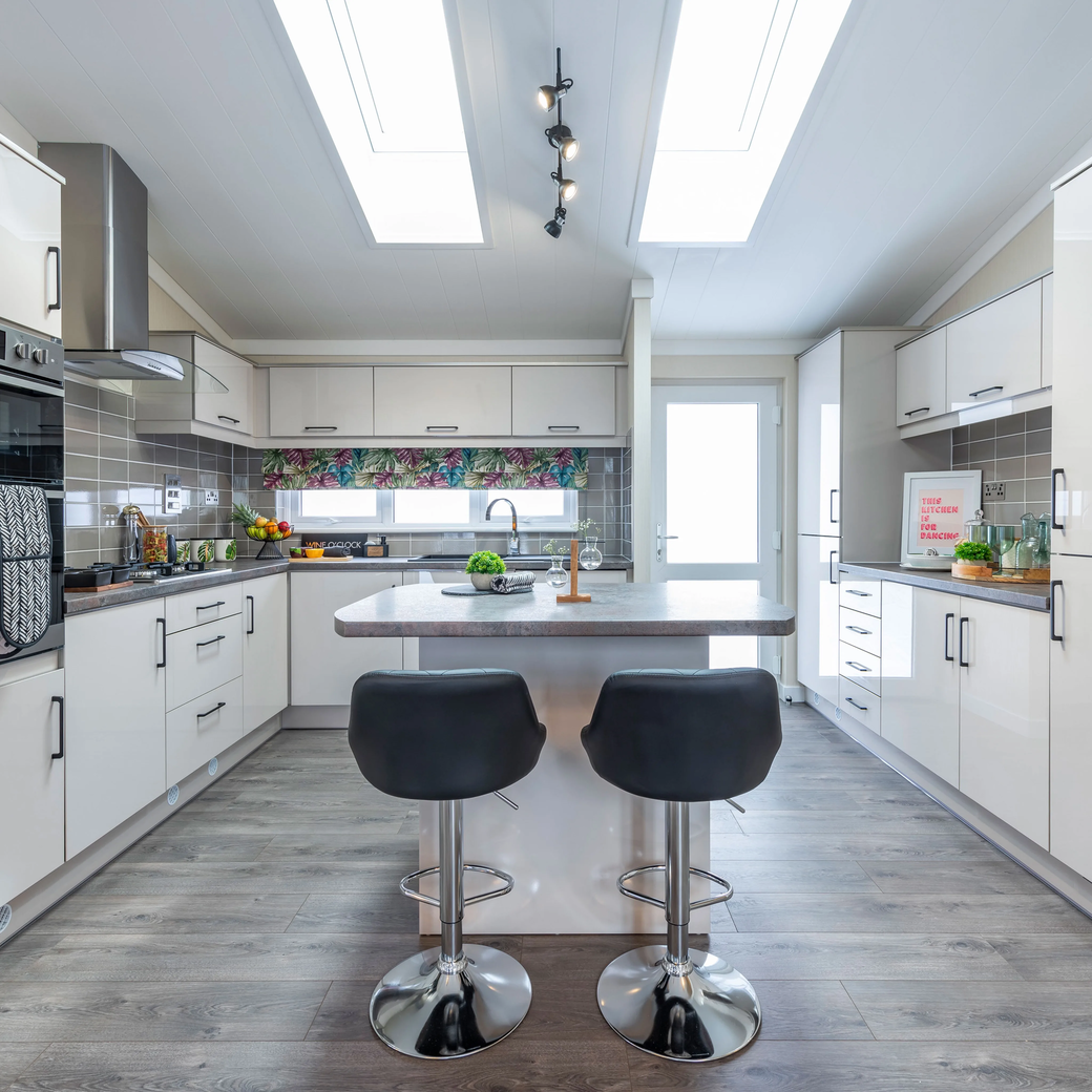 Omar Ikon Breakfast Bar Square WEBP