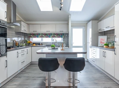 Omar Ikon Breakfast Bar Square WEBP