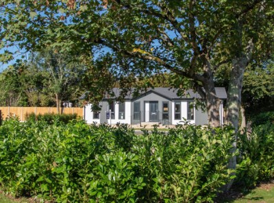 Omar Ikon Exterior 2 min