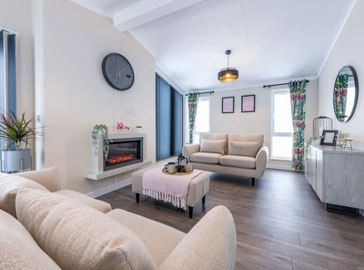 Omar Ikon Lounge Outlook WEBP